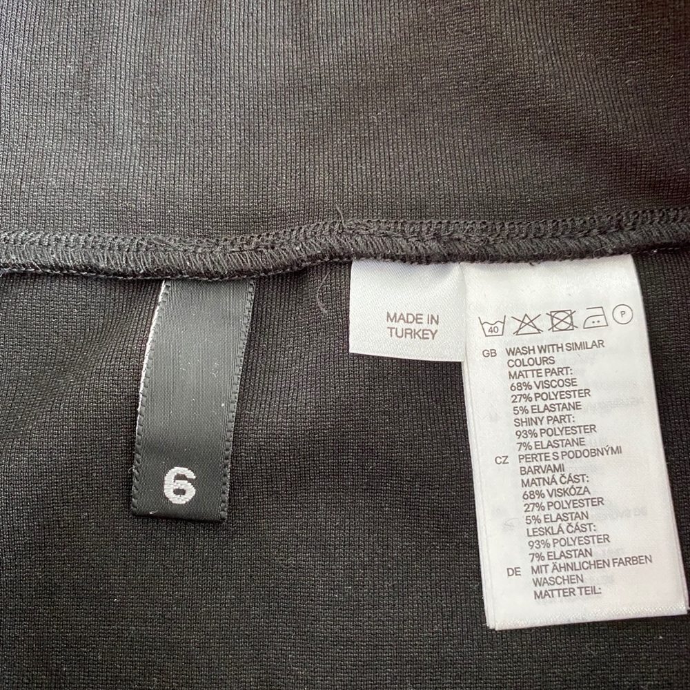 Black H&M mini skirt size 6 - Picture 4 of 7